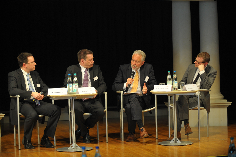 Podiumsdiskussion mit Dr. Phillip W. Brunst, Prof. Andreas Bönte, Matthias Kammer und Dr. Christian Stöcker